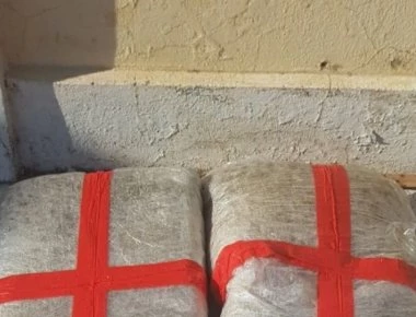 36 κιλά κάνναβης βρέθηκαν στην παραλία Οθωνών